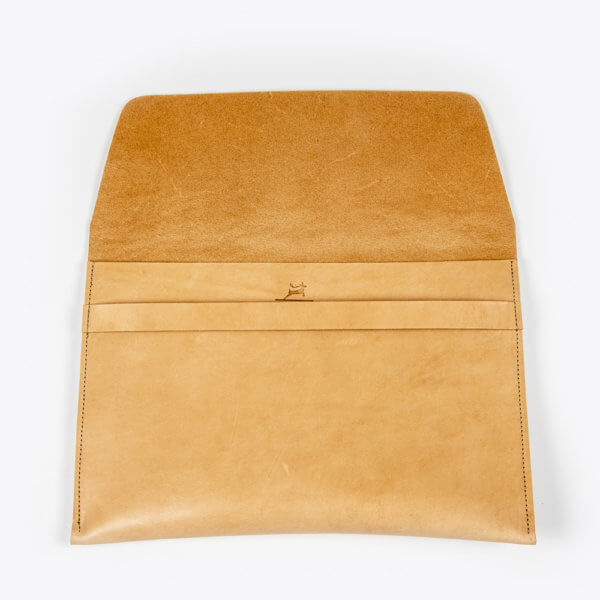 Lederhülle für MacBook Air / Pro (Natur) – Bild 2