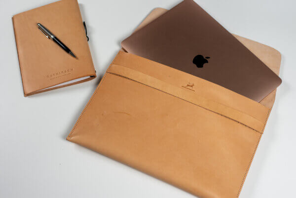 Lederhülle für MacBook Air / Pro (Natur) – Bild 4