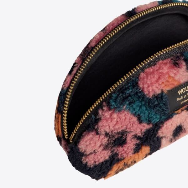 WOUF Carmen MakeupBag open