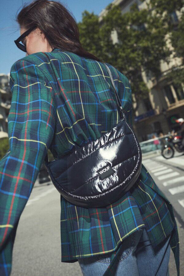 WOUF Crossbody Tasche (Black Glossy) – Bild 5
